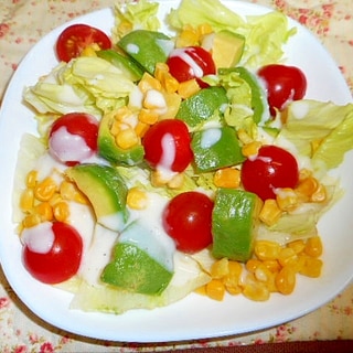 アボガド・ミニトマト・コーンのコールスローサラダ